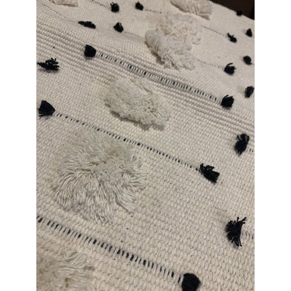 Woven Cream & Black Cotton Pillowcase 17.5" X 17" Textured Pattern Zip Closure - Picture 3 of 6